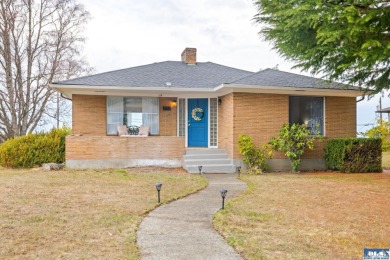 Beach Home For Sale in Port Angeles, Washington