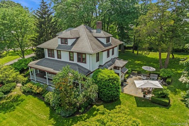 Beach Home Sale Pending in Sea Cliff, New York