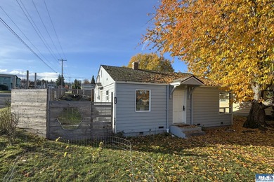 Beach Home Active Under Contract in Port Angeles, Washington