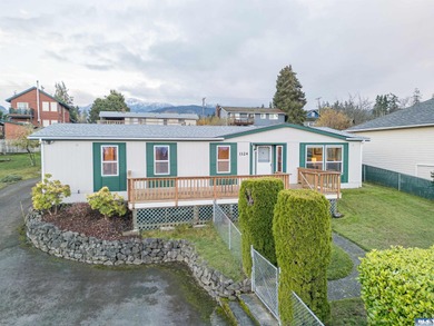 Beach Home Active Under Contract in Port Angeles, Washington