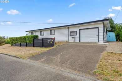 Beach Home For Sale in Coos Bay, Oregon
