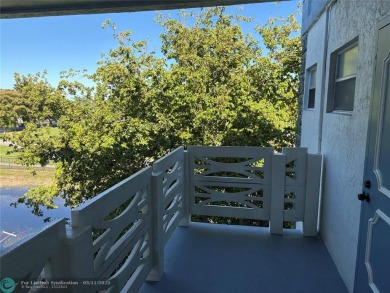 Beach Condo For Sale in Lauderdale Lakes, Florida