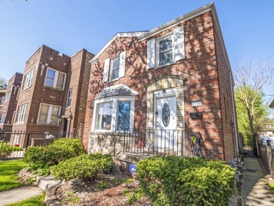 Beach Home Active Under Contract in Chicago, Illinois