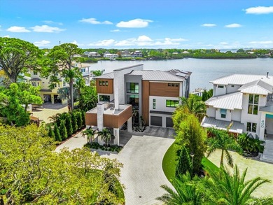 Beach Home For Sale in Palm Harbor, Florida