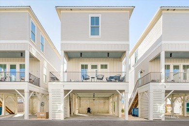 Beach Home For Sale in Gulf Shores, Alabama