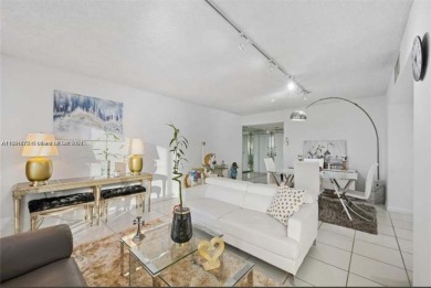 Beach Condo For Sale in Hallandale Beach, Florida