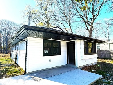 Beach Home For Sale in Moriches, New York