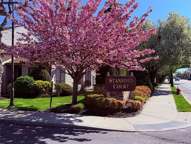 Beach Condo For Sale in Wantagh, New York