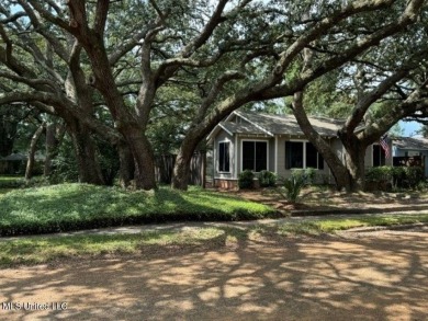 Beach Home Sale Pending in Gulfport, Mississippi