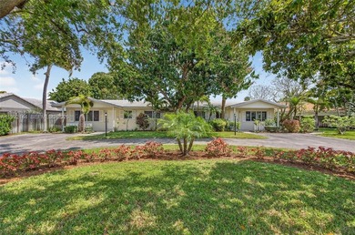 Beach Townhome/Townhouse For Sale in Lighthouse Point, Florida