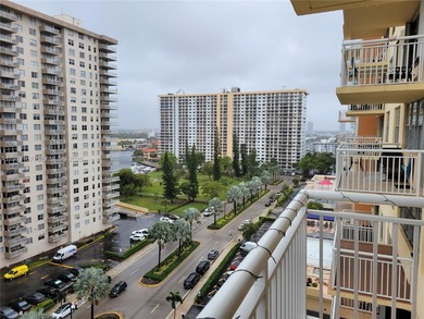 Beach Condo For Sale in Sunny Isles Beach, Florida