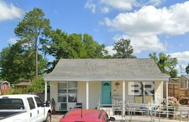 Beach Home For Sale in Robertsdale, Alabama