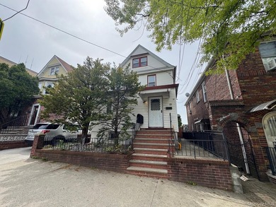 Beach Home For Sale in College Point, New York