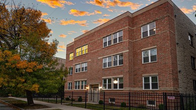 Beach Condo For Sale in Chicago, Illinois