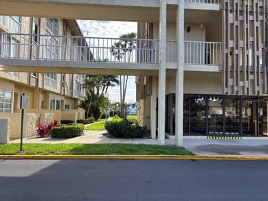 Beach Condo For Sale in Clearwater Beach, Florida