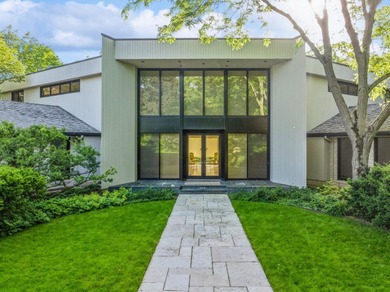 Beach Home For Sale in Glencoe, Illinois