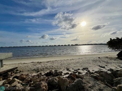 Beach Condo For Sale in Lake Worth Beach, Florida