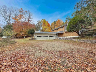 Beach Home Active Under Contract in Escanaba, Michigan