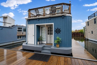 Beach Home For Sale in Port Washington, New York