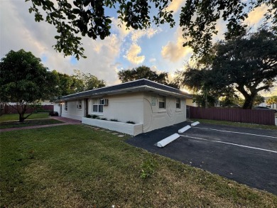 Beach Townhome/Townhouse For Sale in Dania, Florida