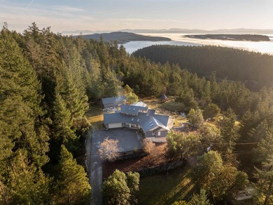Beach Home For Sale in Halfmoon Bay, British Columbia