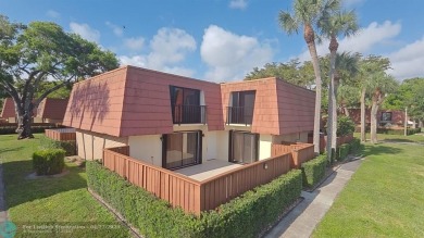 Beach Townhome/Townhouse For Sale in Boynton Beach, Florida