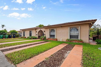 Beach Townhome/Townhouse For Sale in Miami, Florida