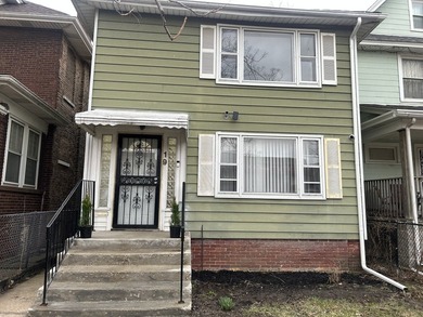 Beach Home Active Under Contract in Chicago, Illinois