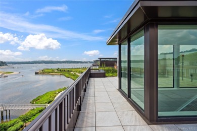 Beach Condo For Sale in Glen Cove, New York