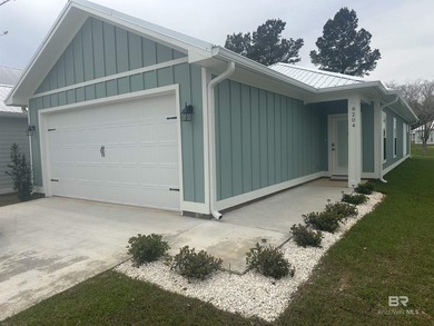 Beach Home For Sale in Foley, Alabama