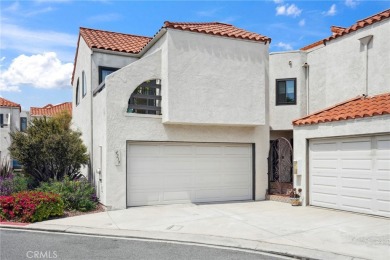 Beach Townhome/Townhouse For Sale in Huntington Beach, California