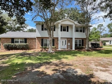 Beach Home For Sale in Pascagoula, Mississippi