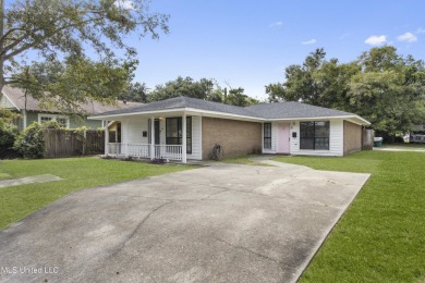 Beach Townhome/Townhouse Sale Pending in Gulfport, Mississippi