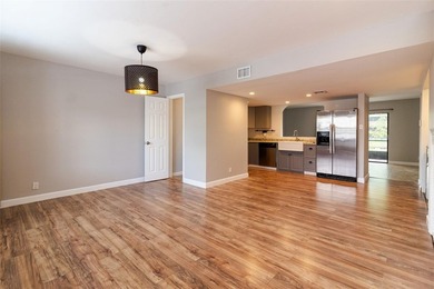 Beach Townhome/Townhouse Sale Pending in Sunrise, Florida