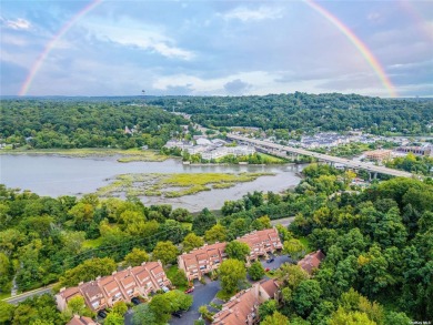 Beach Home For Sale in Port Washington, New York