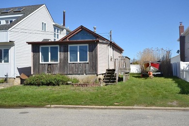 Beach Home For Sale in Lindenhurst, New York