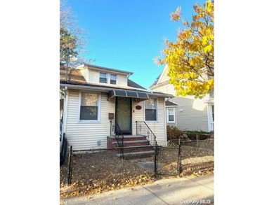 Beach Townhome/Townhouse Sale Pending in Jamaica, New York