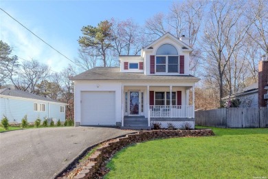 Beach Home For Sale in Ridge, New York