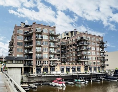 Beach Condo For Sale in Milwaukee, Wisconsin