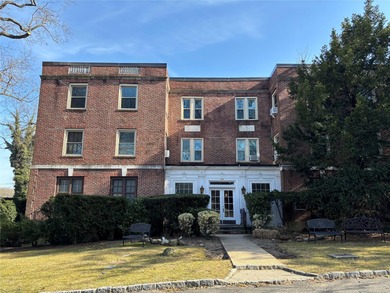 Beach Home For Sale in Great Neck, New York