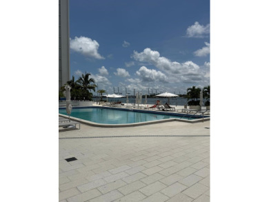 Beach Condo For Sale in Miami Beach, Florida