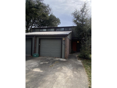 Beach Townhome/Townhouse Sale Pending in Fort Walton Beach, Florida