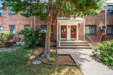 Beach Home For Sale in Whitestone, New York