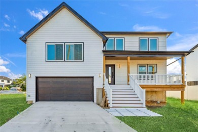 Beach Home Sale Pending in Lindenhurst, New York