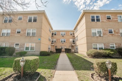 Beach Condo For Sale in Skokie, Illinois