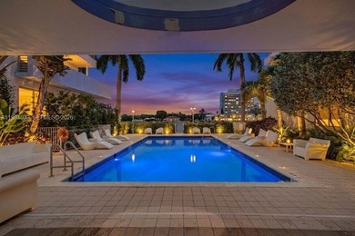Beach Townhome/Townhouse Sale Pending in Miami Beach, Florida