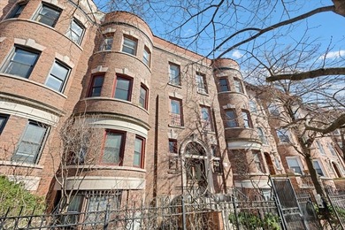 Beach Condo Active Under Contract in Chicago, Illinois