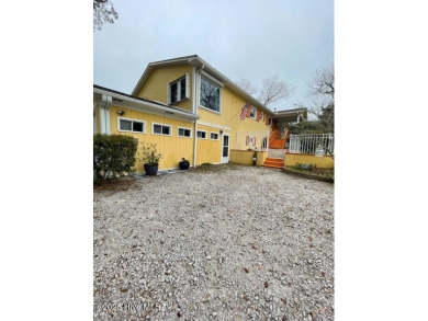 Beach Home For Sale in Newport, North Carolina