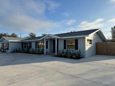 Beach Townhome/Townhouse For Sale in Bradenton, Florida