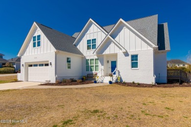Beach Home For Sale in Cedar Point, North Carolina
